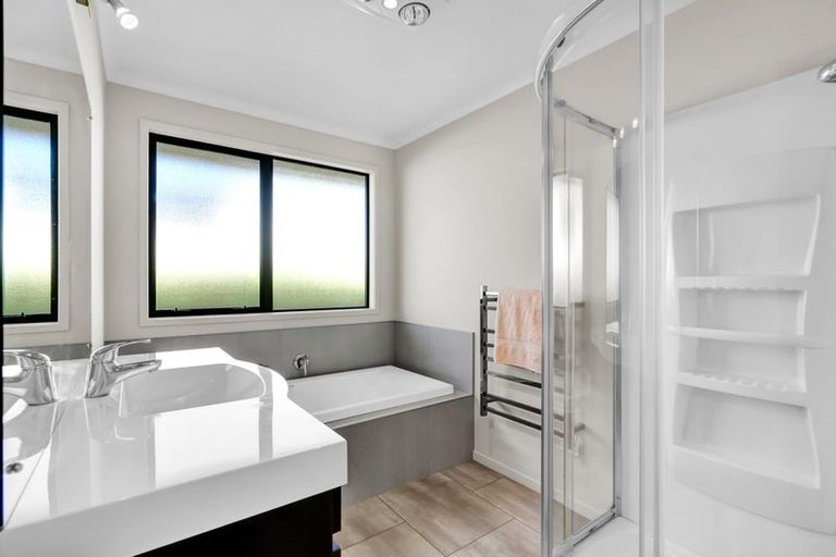 Photo of property in 49 Links Drive, Waiwhakaiho, New Plymouth, 4312