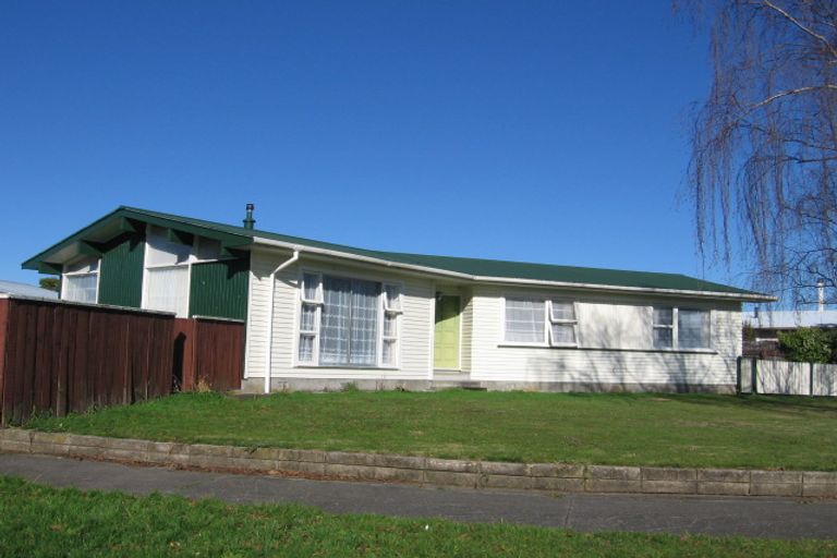 Photo of property in 6 Abraham Crescent, Milson, Palmerston North, 4414