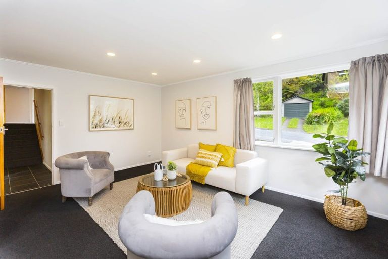 Photo of property in 67 Elmslie Road, Pinehaven, Upper Hutt, 5019