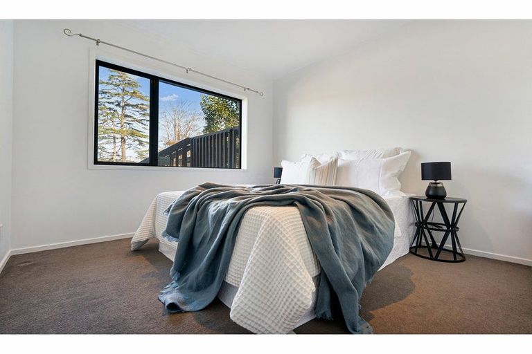 Photo of property in 17a Atkinson Road, Titirangi, Auckland, 0604