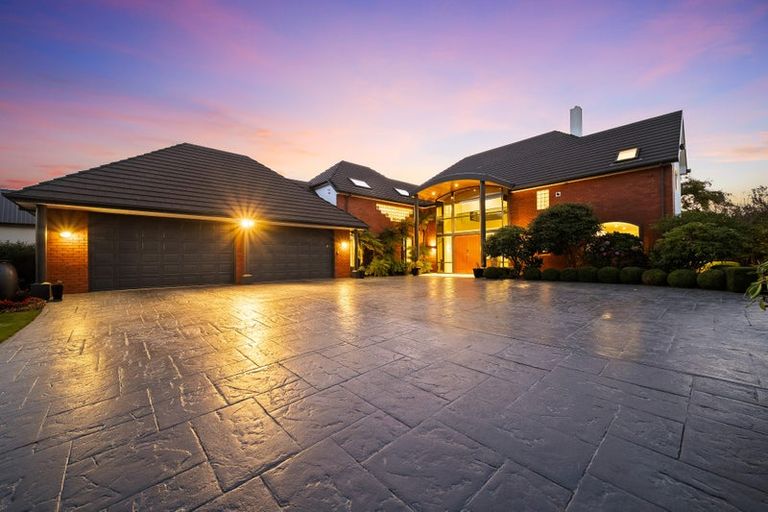 Photo of property in 14 Regent's Park Drive, Casebrook, Christchurch, 8051