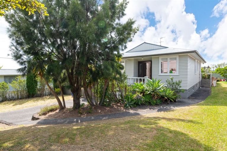 Photo of property in 6 Fairlea Road, Te Atatu South, Auckland, 0610