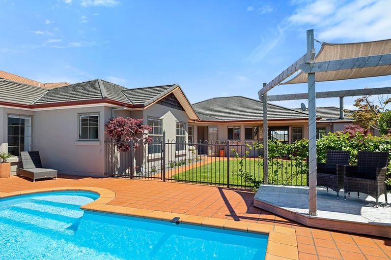 Photo of property in 11 Shelter Grove, Frankleigh Park, New Plymouth, 4310