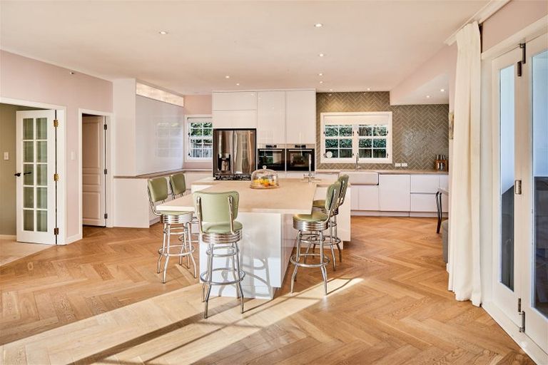 Photo of property in 25 Cheviot Road, Lowry Bay, Lower Hutt, 5013