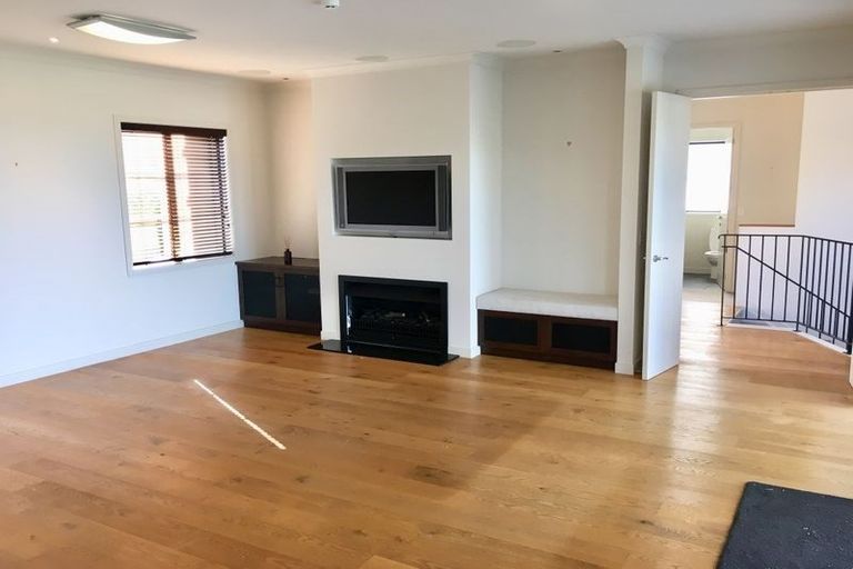 Photo of property in 1a Burford Place, Mellons Bay, Auckland, 2014