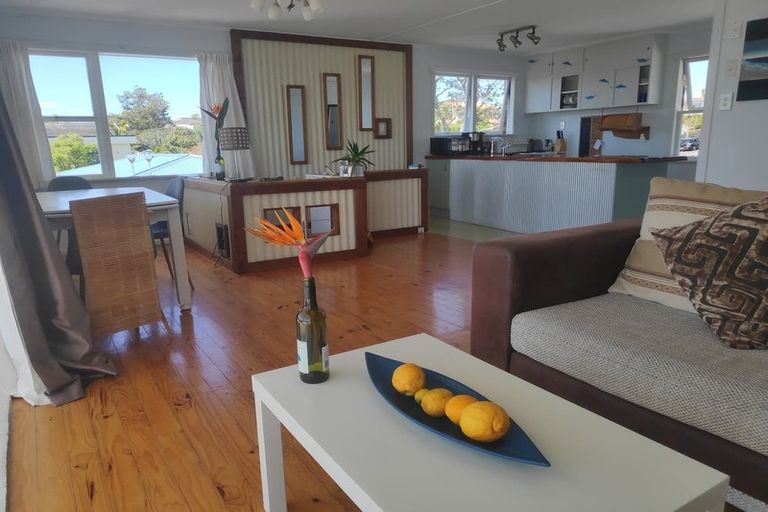 Photo of property in 114 Pacific Parade, Army Bay, Whangaparaoa, 0930