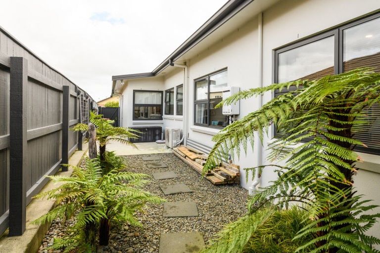 Photo of property in 4a Silkwood Place, Fitzherbert, Palmerston North, 4410