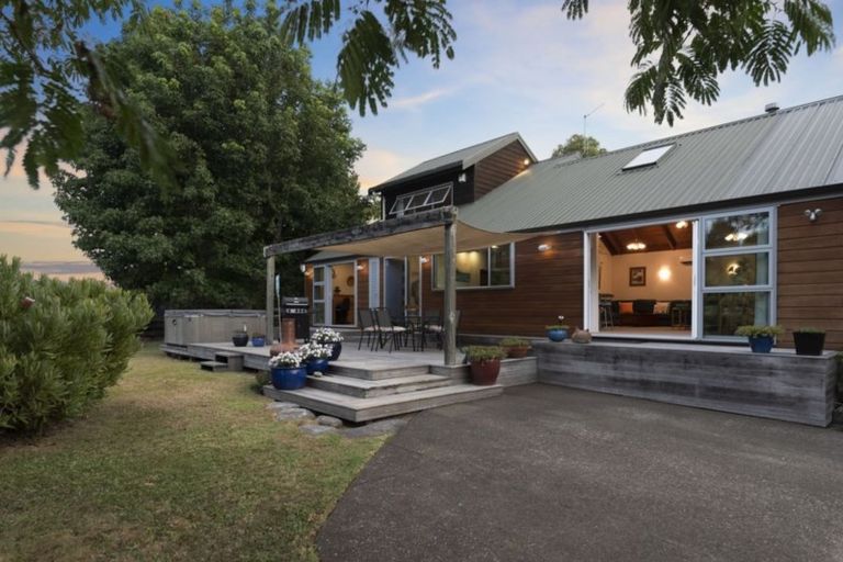 Photo of property in 1083 Kahikatea Flat Road, Waitoki, Kaukapakapa, 0871