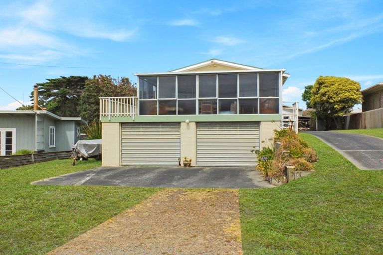 Photo of property in 14 Mack Street, Foxton Beach, Foxton, 4815