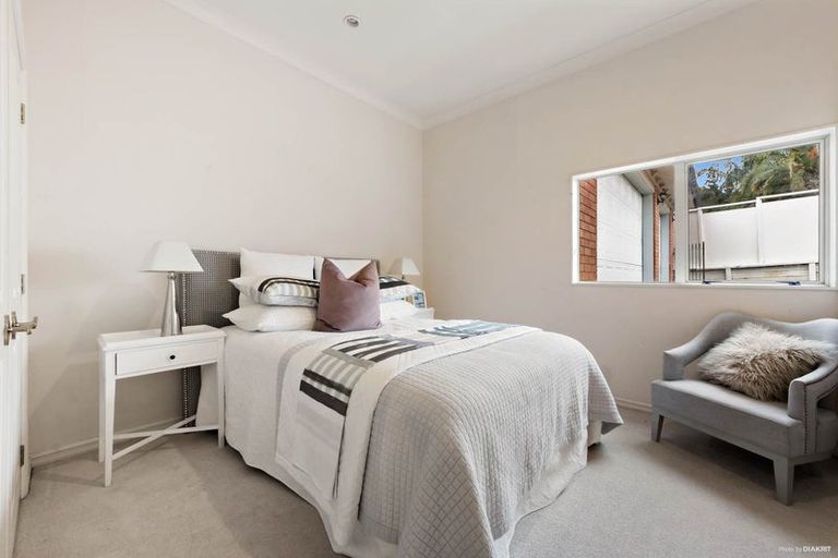 Photo of property in 26 Anaheim Boulevard, Shamrock Park, Auckland, 2016