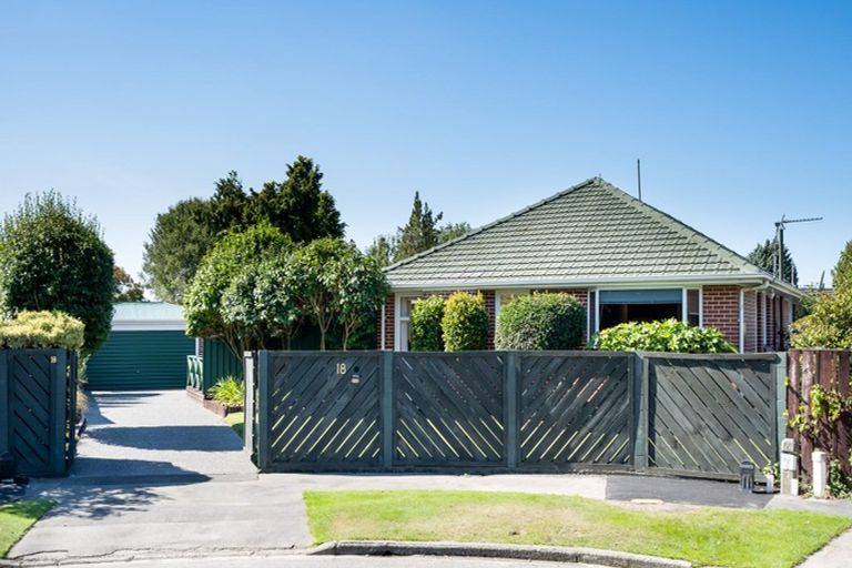 Photo of property in 18 Ilfracombe Place, Burnside, Christchurch, 8053