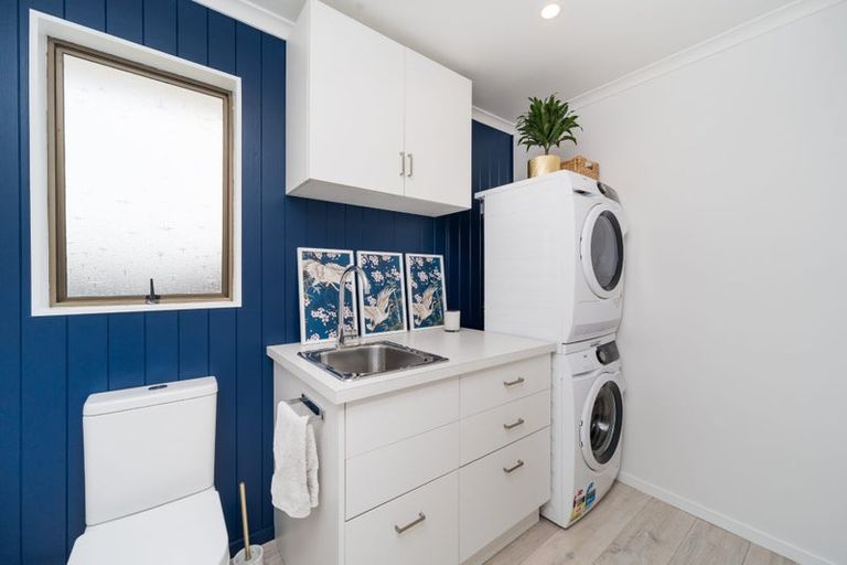 Photo of property in 27 Hillcrest Drive, Kelvin Grove, Palmerston North, 4414