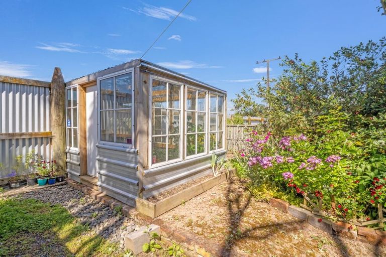 Photo of property in 1 Richardson Street, Woodville, 4920