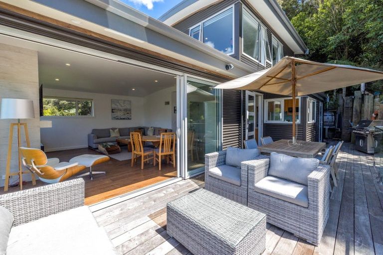 Photo of property in 18 Victoria Road South, Onetangi, Waiheke Island, 1081