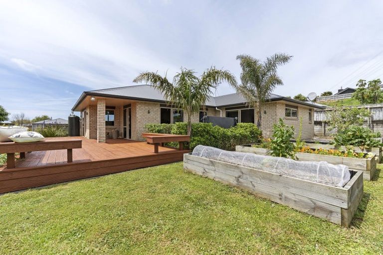 Photo of property in 3a Honeyfield Drive, Whalers Gate, New Plymouth, 4310