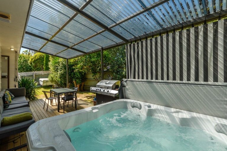 Photo of property in 57 Welcome Bay Road, Welcome Bay, Tauranga, 3112