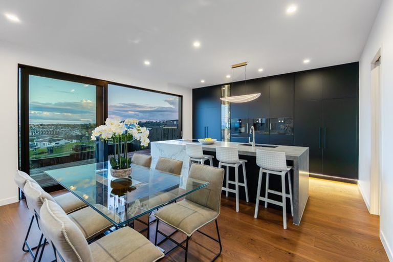 Photo of property in 218 Vaughans Road, Long Bay, Auckland, 0792