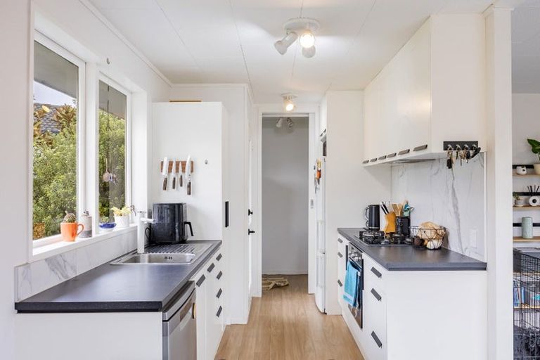 Photo of property in 17 Magdalen Place, West Harbour, Auckland, 0618