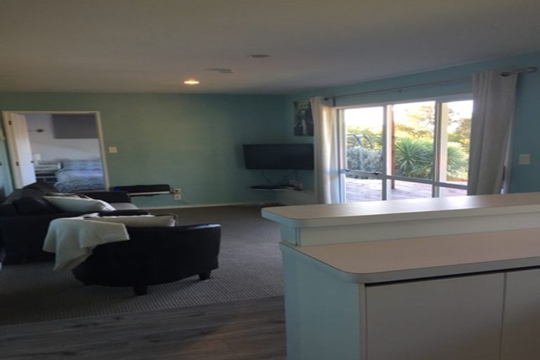 Photo of property in 17 Selleck Street, Mount Pleasant, Christchurch, 8081