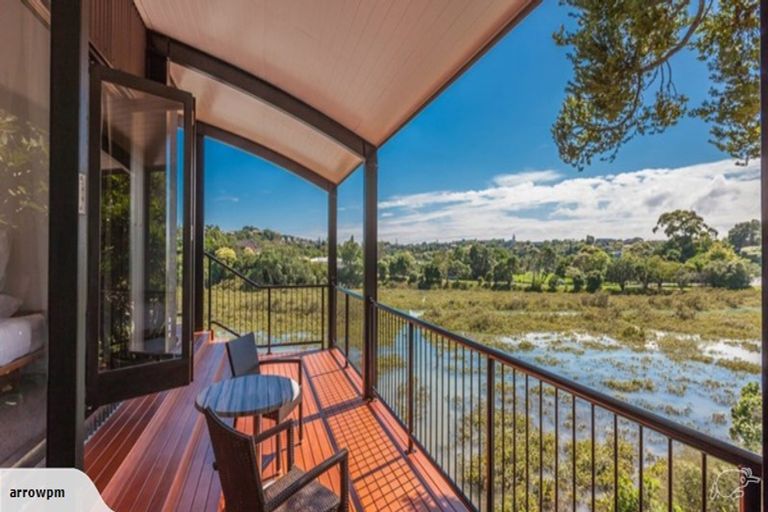 Photo of property in 3 Onewa Road, Northcote, Auckland, 0627