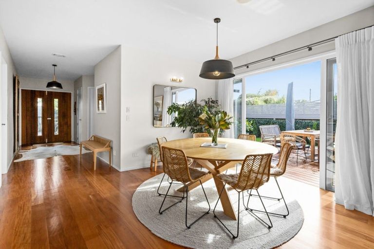 Photo of property in 18a Cambridge Terrace, Taradale, Napier, 4112