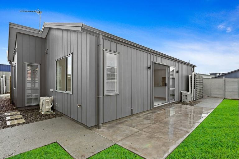 Photo of property in 5 Seafoam Road, Rosehill, Papakura, 2113