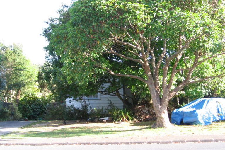 Photo of property in 70 Lantana Road, Green Bay, Auckland, 0604