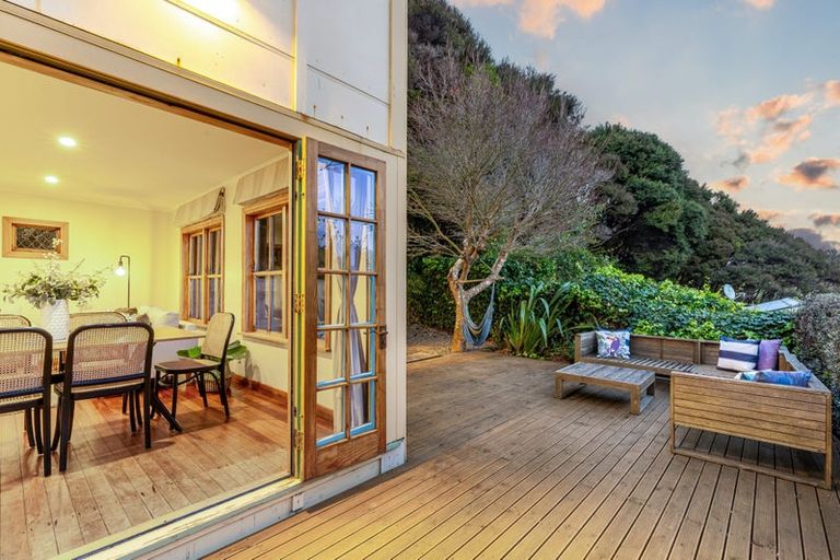 Photo of property in 28 Kiriwai Road, Paremata, Porirua, 5024