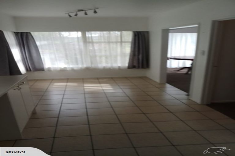 Photo of property in 37 Cascades Road, Pakuranga Heights, Auckland, 2010