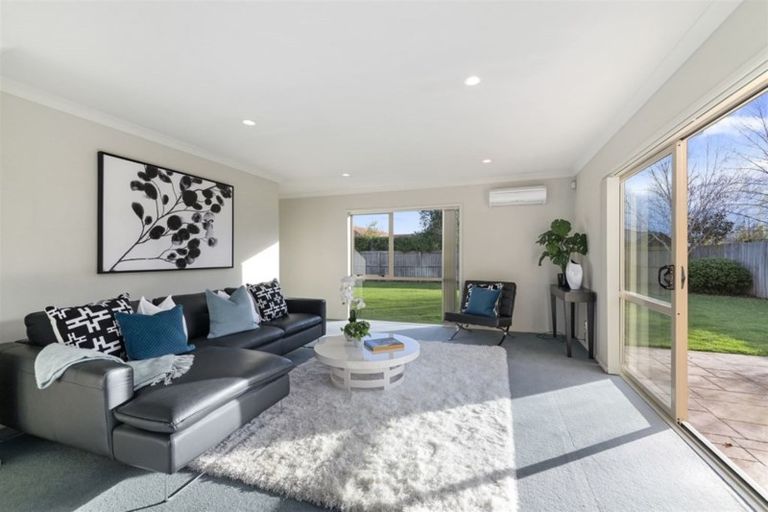 Photo of property in 44 Coolspring Way, Redwood, Christchurch, 8051