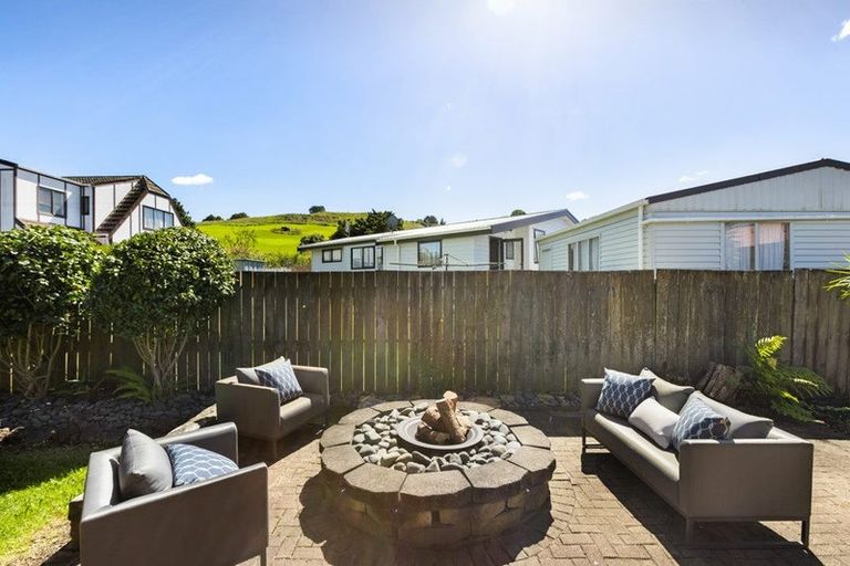 Photo of property in 45 Darren Crescent, Half Moon Bay, Auckland, 2012