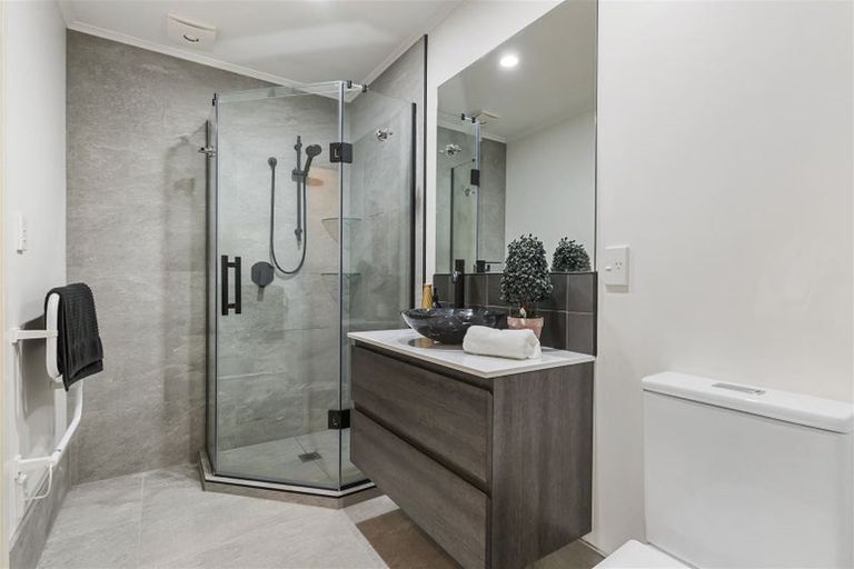 Photo of property in 45 Condor Place, Unsworth Heights, Auckland, 0632