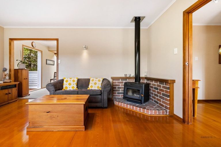 Photo of property in 15 Sylvan Valley Avenue, Titirangi, Auckland, 0604