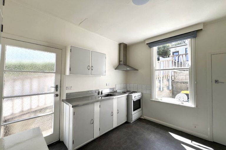 Photo of property in 98a Northland Road, Northland, Wellington, 6012