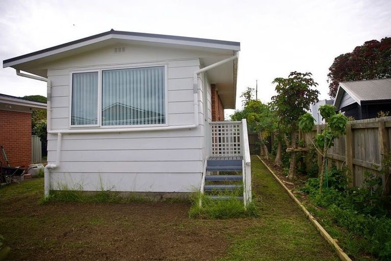 Photo of property in 1a Kiwi Esplanade, Mangere Bridge, Auckland, 2022