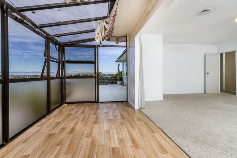 Photo of property in 70 Chivalry Road, Glenfield, Auckland, 0629