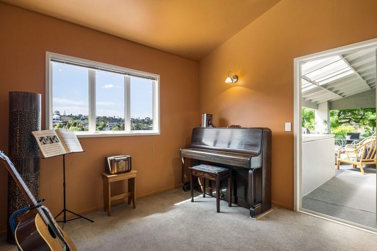 Photo of property in 38 Saddleback Rise, Murrays Bay, Auckland, 0630