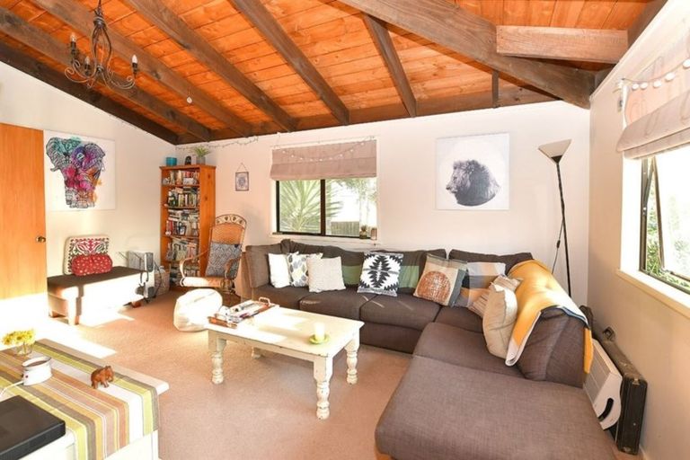 Photo of property in 22 Delshaw Avenue, Stanmore Bay, Whangaparaoa, 0932