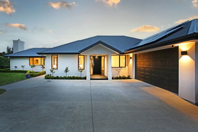 Photo of property in 12 Calderwood Close, Waiuku, 2123