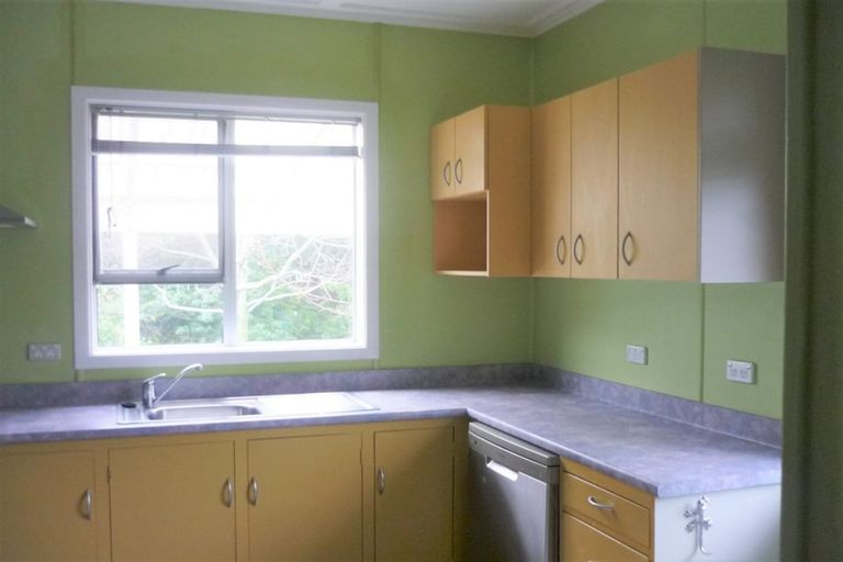 Photo of property in 6 Peace Avenue, Moturoa, New Plymouth, 4310