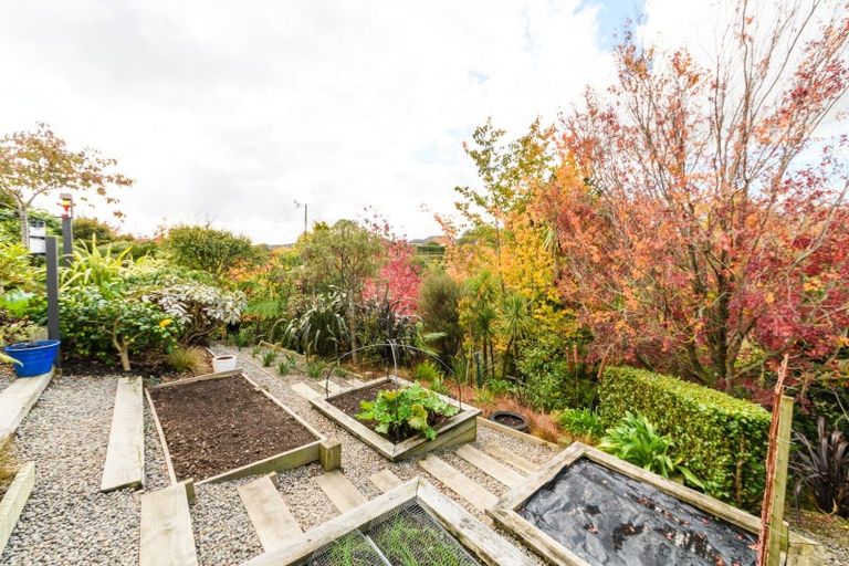 Photo of property in 4a Silkwood Place, Fitzherbert, Palmerston North, 4410