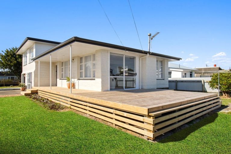 Photo of property in 1 Galt Street, Hawera, 4610