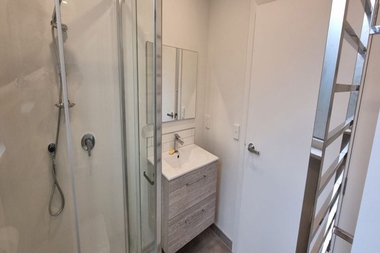 Photo of property in 131 Kelburn Parade, Kelburn, Wellington, 6012