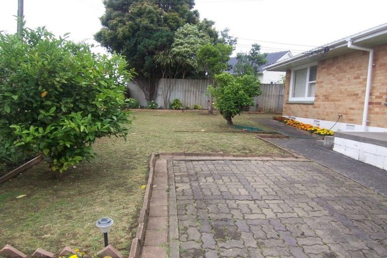 Photo of property in 1/2a Jennifer Place, Papatoetoe, Auckland, 2025