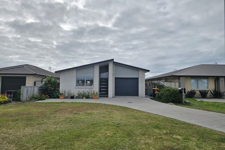 Photo of property in 16 Fuller Street, Papamoa Beach, Papamoa, 3118