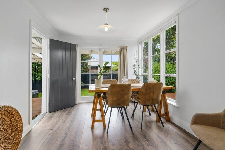 Photo of property in 92 Williams Street, Cambridge, 3434