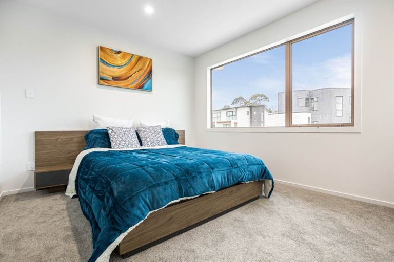 Photo of property in 7/10 Vinifera Place, Fairview Heights, Auckland, 0632