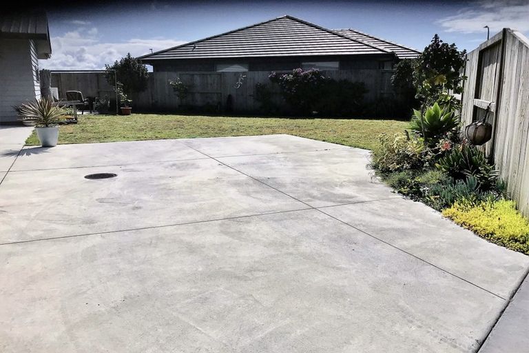 Photo of property in 49 Taioma Close, Papamoa, 3118