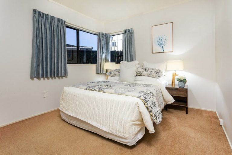 Photo of property in 2/32 Centorian Drive, Windsor Park, Auckland, 0632