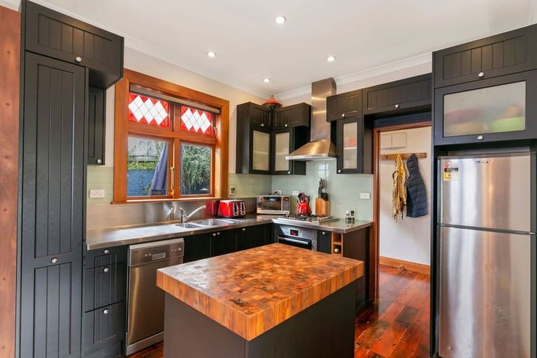 Photo of property in 105 Mortimer Terrace, Brooklyn, Wellington, 6021